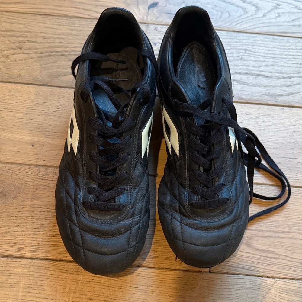 Black and White Men's Soccer Athletic Cleats